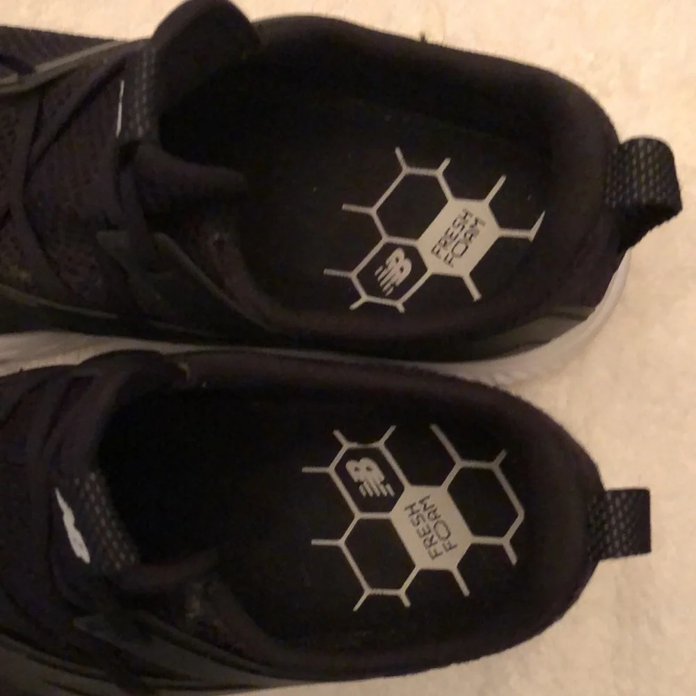 NEW BALANCE FRESH FOAM RUNNING SNEAKERS MENS SIZE 10.5